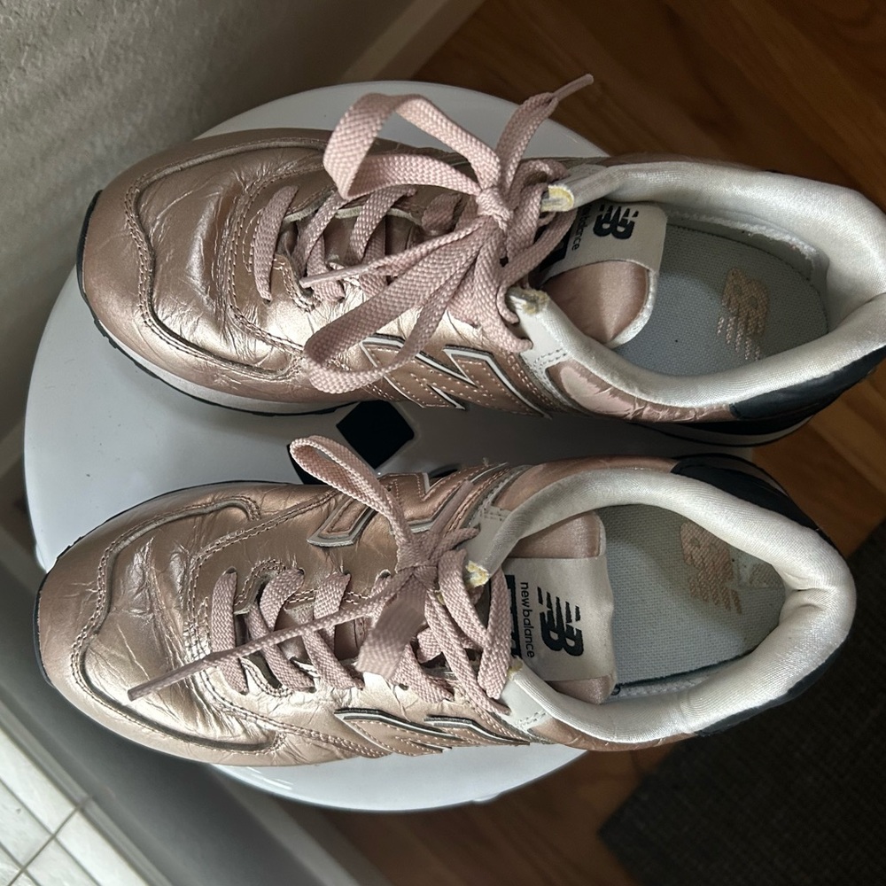 Metallic liquid pink women’s size 7 574 New Balance.